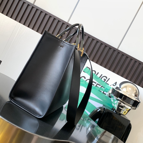 スーパーコピーブランドバッグ背面デザイン